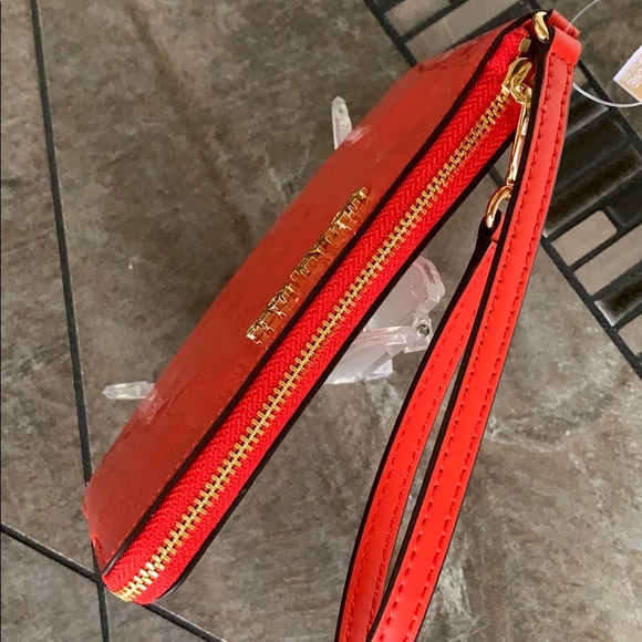 MICHAEL KORS JET SET ITEM LG GUSSET WRISTLET - Picture 7 of 16